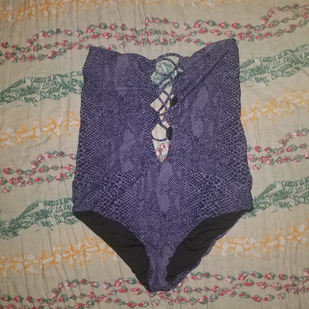 Acacia Bronx one piece in samba